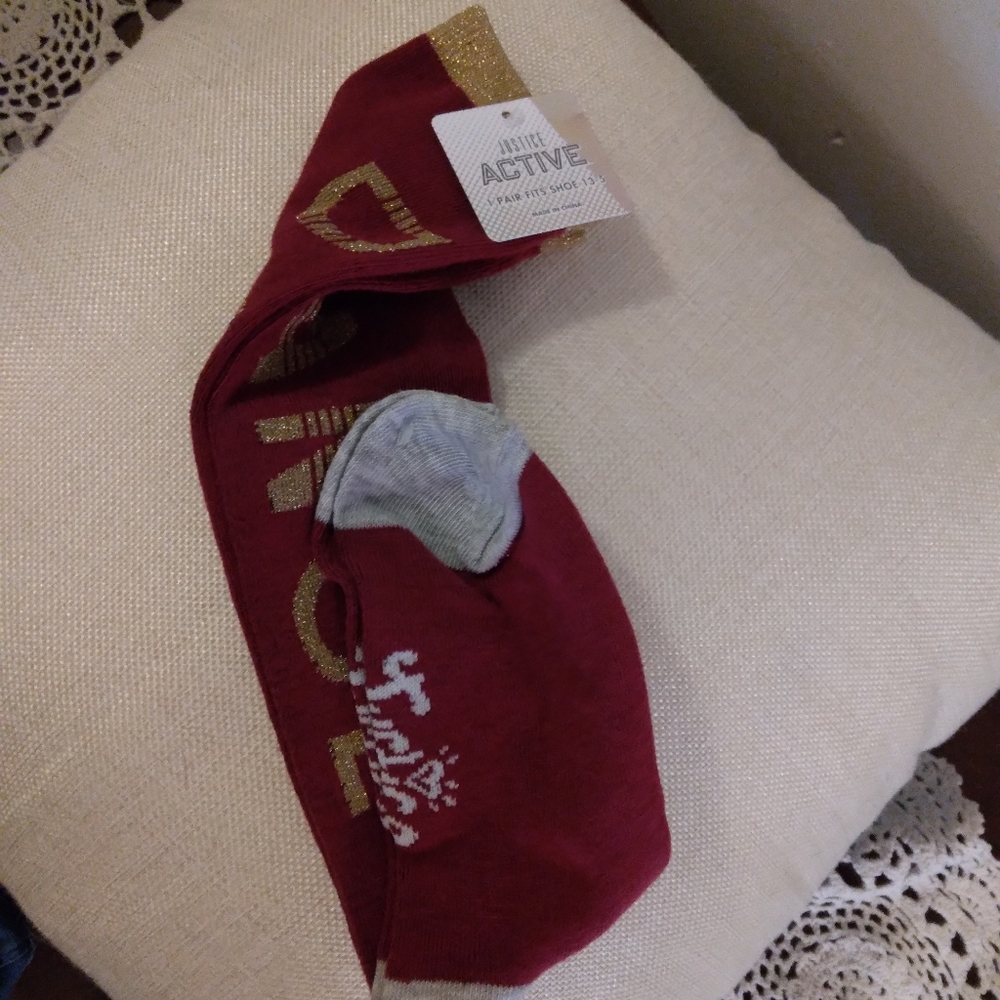 🔴FREE🔴w/ any purchase, NWT Justice Brand, burgundy & gold Dance socks